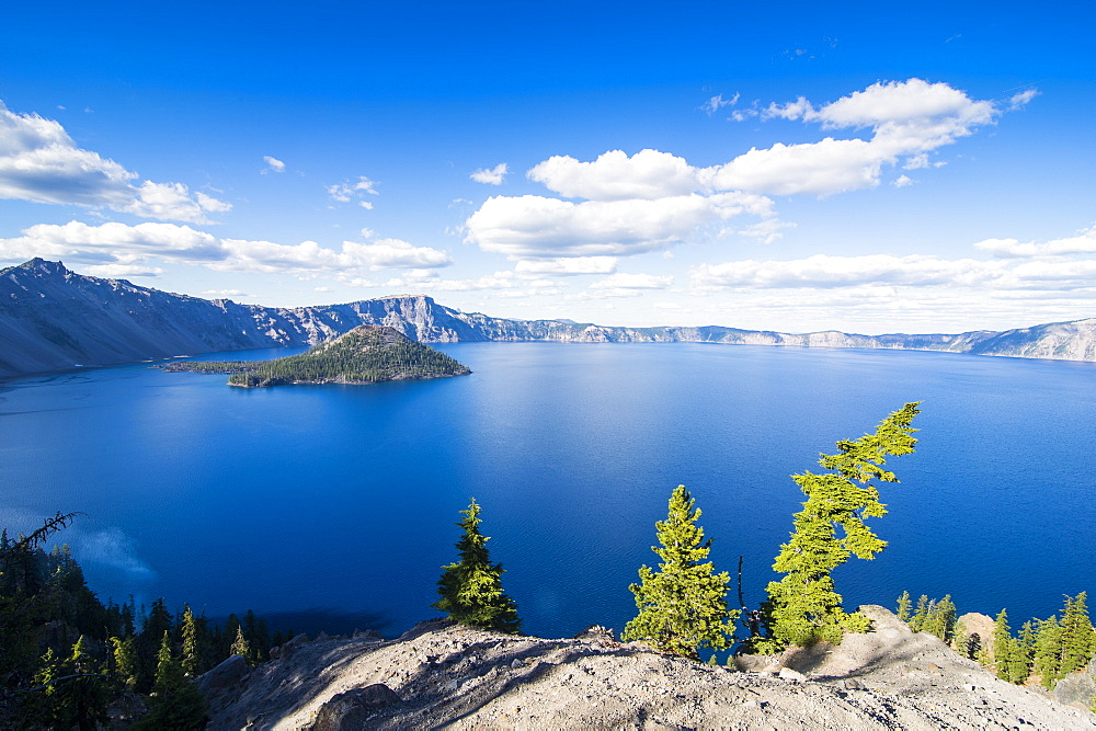 The caldera of the Crater Lake National Park, Oregon, United States of America, North America