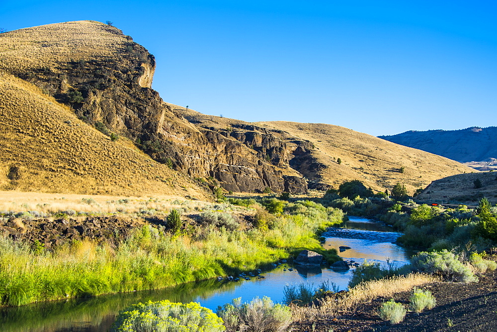 Mighty John Day River flowing through the Sheep Rock unit in the John Day Fossil Beds National Monument, Oregon, United States of America, North America