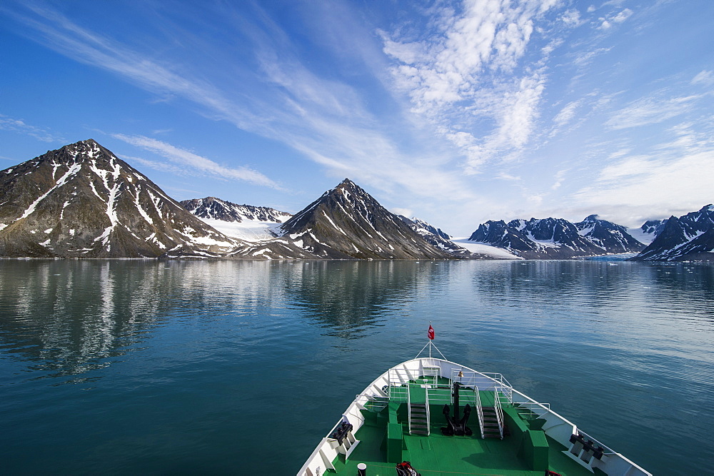 Expedition boat entering the Magdalenen Fjord, Svalbard, Arctic, Norway, Scandinavia, Europe 