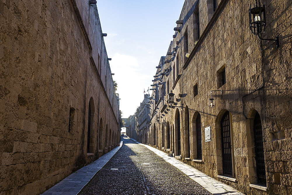 The cobblestoned Street of the Knights, the Medieval Old Town, UNESCO World Heritage Site, City of Rhodes, Rhodes, Dodecanese Islands, Greek Islands, Greece, Europe