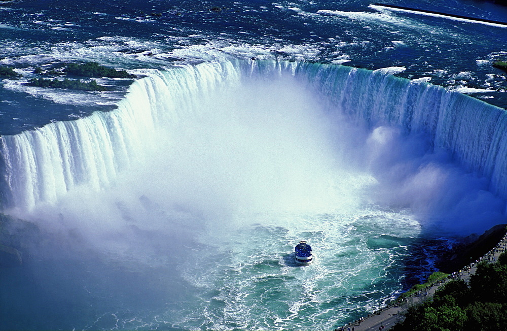 Maid of the Mist tour boat approaching the Canadian Falls, Niagara Falls, Ontario, Canada, North America