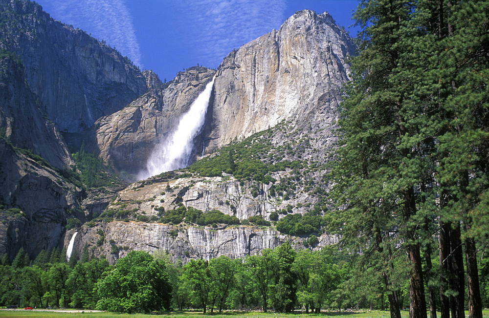 Upper and Lower Yosemite Falls, Yosemite National Park, UNESCO World Heritage Site, California, United States of America, North America