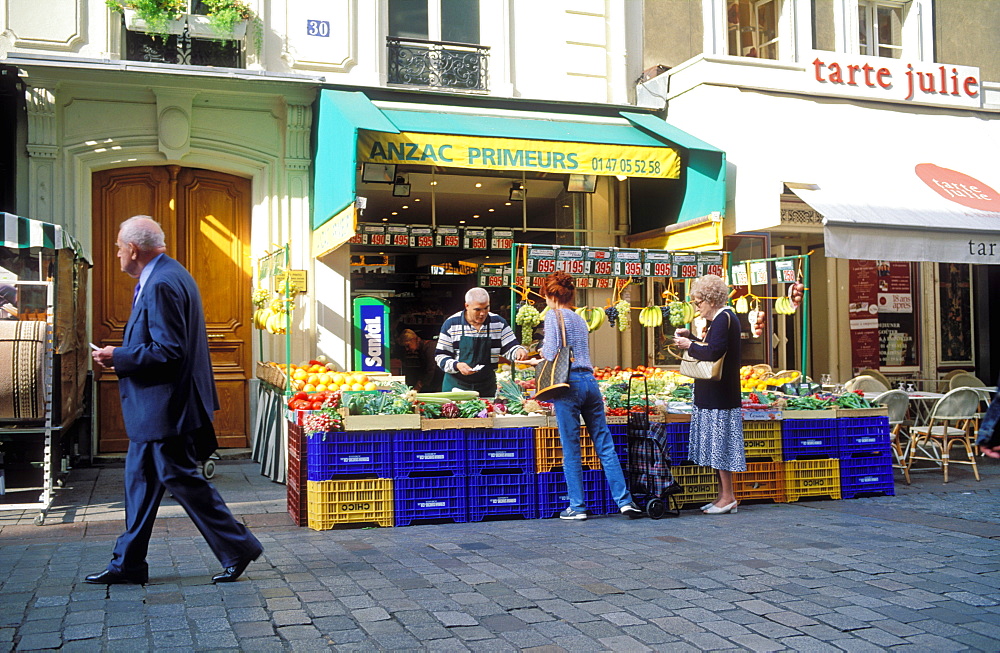 Street market selling fresh produce on Rue Cler, Paris, France, Europe