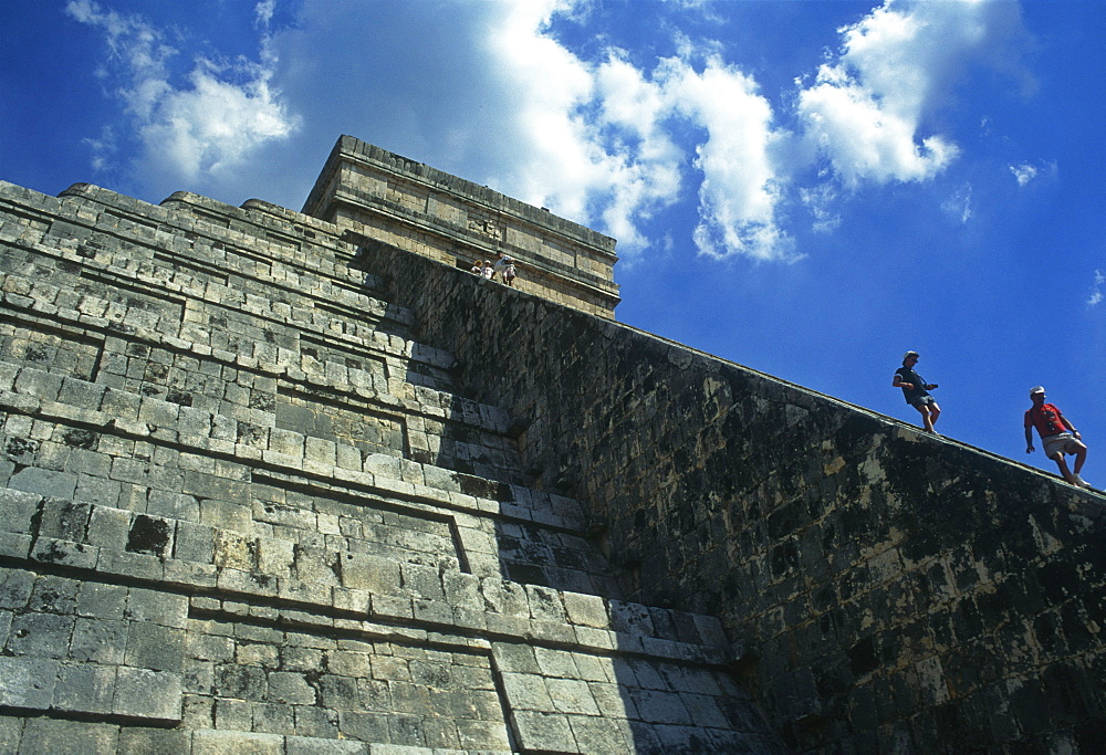 Tourists descending the Pyramid of Kukulcan (El Castillo), Chichen Itza, UNESCO World Heritage Site, Mexico, North America