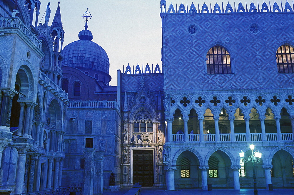 The Doge's Palace (Palazzo Ducale) and Basilica San Marco, Porta della Carta, Venice, UNESCO World Heritage Site, Veneto, Italy, Europe