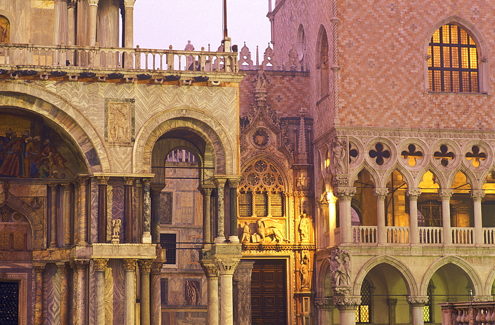 Detail of the Doge's Palace (Palazzo Ducale) and Basilica San Marco, Porta della Carta, Venice, UNESCO World Heritage Site, Veneto, Italy, Europe