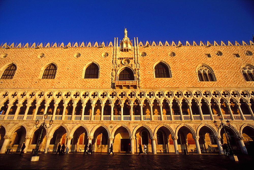 Exterior facade of the Doge's Palace, (Palazzo Ducale), Venice, UNESCO World Heritage Site, Veneto, Italy, Europe