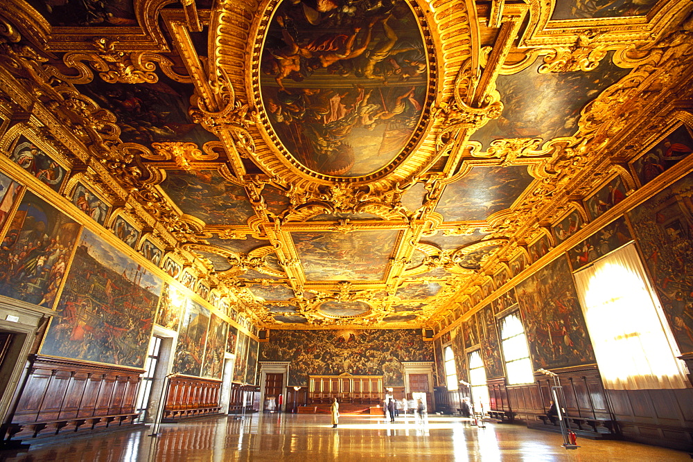 Sala del Maggior Consiglio (The Great Council Hall), Doge's Palace, Venice, UNESCO World Heritage Site, Veneto, Italy, Europe