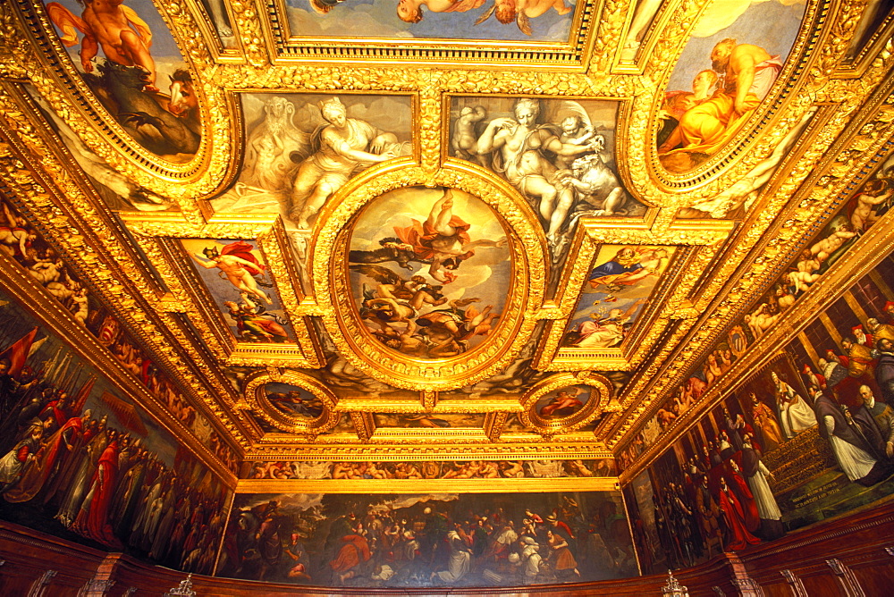 Interior view of decorated ceiling, Doge's Palace, Venice, UNESCO World Heritage Site, Veneto, Italy, Europe