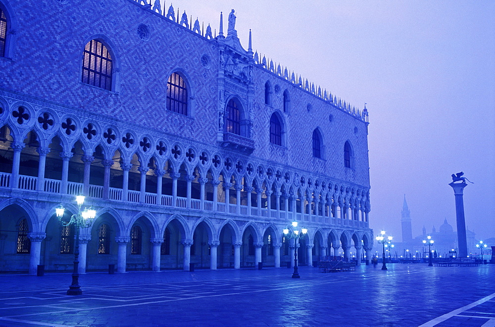 Piazzetta San Marco, the Doge's Palce (Palazzo Ducale) and San Giorgio Maggiore in the disitance, at dawn, Venice, UNESCO World Heritage Site, Veneto, Italy, Europe