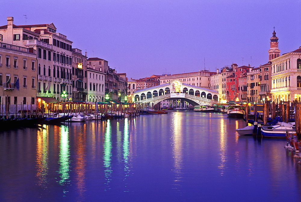 View of the Grand Canal and the Rialto Bridge at dusk, Venice, UNESCO World Heritage Site, Veneto, Italy, Europe