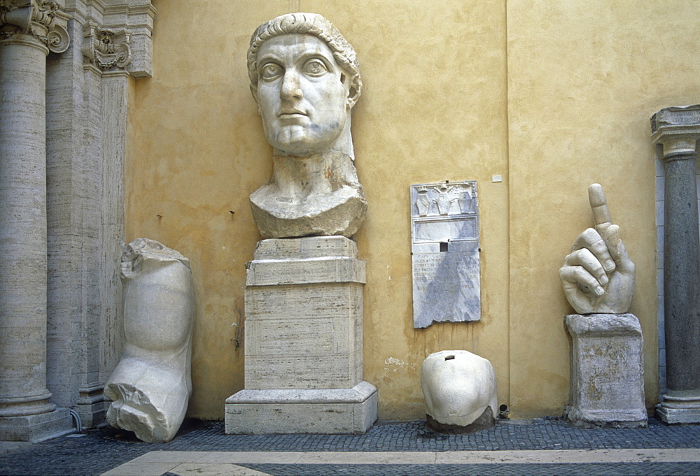 Statue of Constantine II, Palazzo dei Conservatori, Capitonine Museum, Rome, Lazio, Italy, Europe