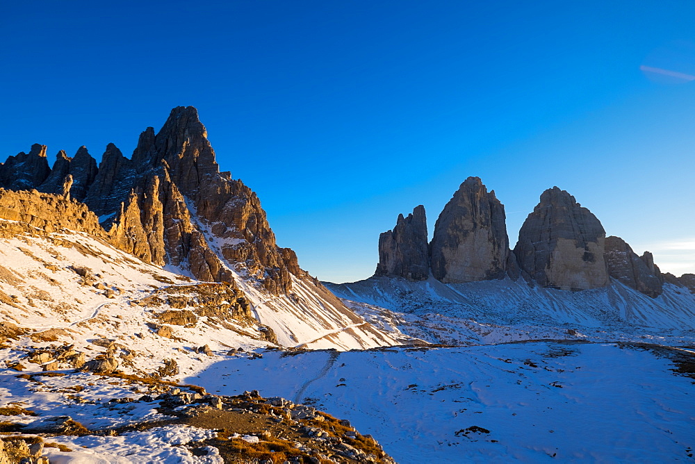 Tre Cime di Lavaredo and Monte Paterno, Auronzo, Belluno, Veneto, Dolomites, Italy, Europe