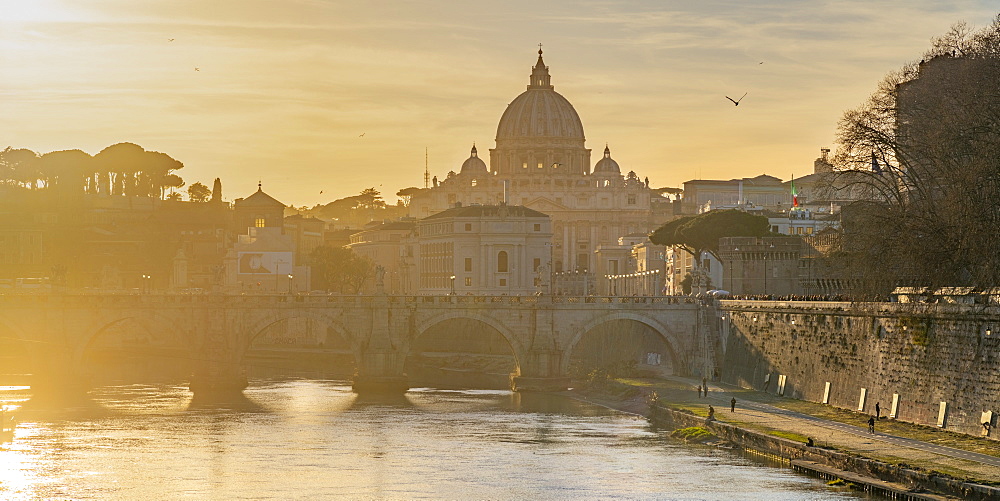 River Tiber, St. Peter's Basilica, UNESCO World Heritage Site, Rome, Lazio, Italy, Europe