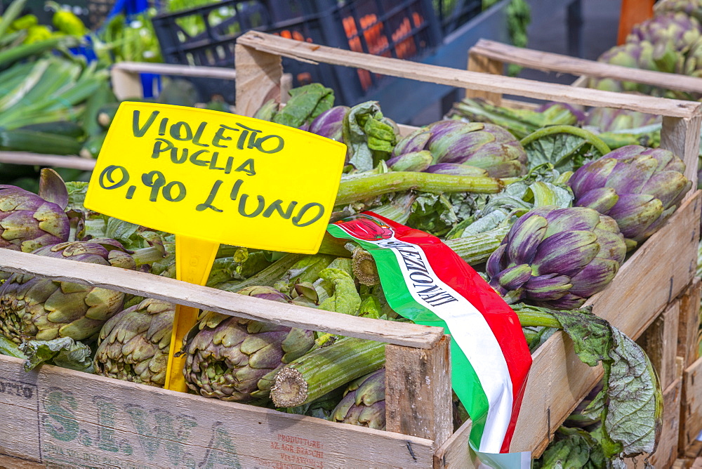 Artichokes for sale, market stalls, Campo de Fiori, Regola, Rome, Lazio, Italy, Europe