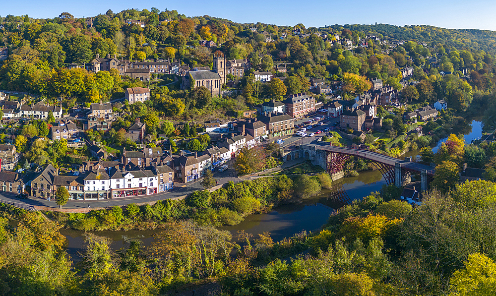 The Iron Bridge over the River Severn, Ironbridge Gorge, UNESCO World Heritage Site, Ironbridge, Telford, Shropshire, England, United Kingdom, Europe