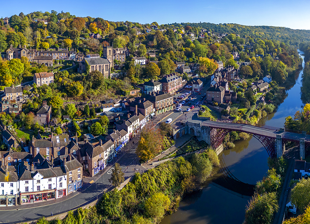 The Iron Bridge over the River Severn, Ironbridge Gorge, UNESCO World Heritage Site, Ironbridge, Telford, Shropshire, England, United Kingdom, Europe