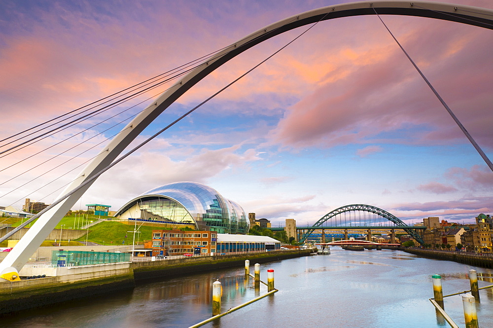 The Millennium Bridge and The Sage beside the River Tyne, Tyne Bridge in background, Gateshead, Tyne and Wear, England, United Kingdom, Europe