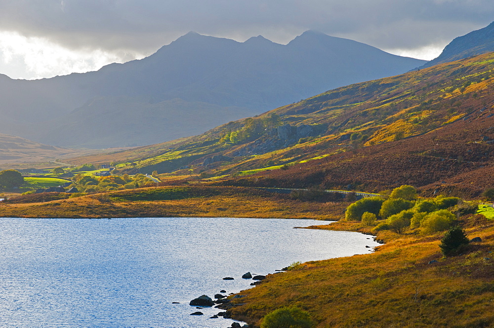 Dyffryn Mymbyr (Vale of Mymbyr), Llynnau Mymbyr (Mymbyr Lakes), Snowdon beyond, Snowdonia National Park, Conwy-Gwynedd, Wales, United Kingdom, Europe 