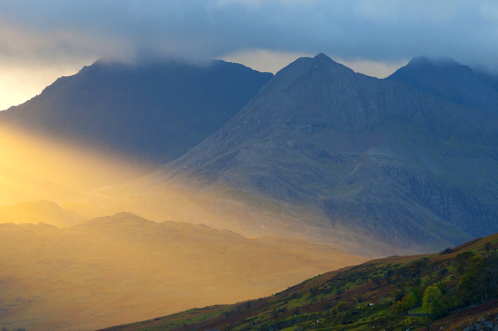 Dyffryn Mymbyr (Vale of Mymbyr), Snowdon beyond, Snowdonia National Park, Conwy-Gwynedd, Wales, United Kingdom, Europe 