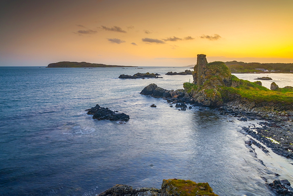 Lagavulin Bay, Dunyvaig (Dunyveg) Castle, Islay, Argyll and Bute, Scotland, United Kingdom, Europe