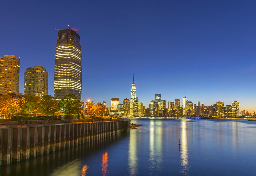 Paulus Hook with New York skyline of Manhattan, Lower Manhattan and World Trade Center, Freedom Tower beyond, Jersey City, New Jersey, United States of America, North America