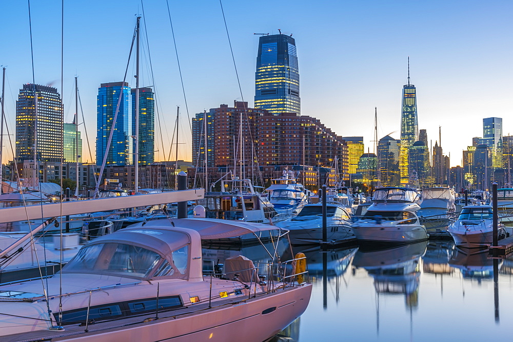 Paulus Hook, Morris Canal Basin, Liberty Landing Marina, with New York skyline of Manhattan, Lower Manhattan and World Trade Center, Freedom Tower beyond, Jersey City, New Jersey, United States of America, North America