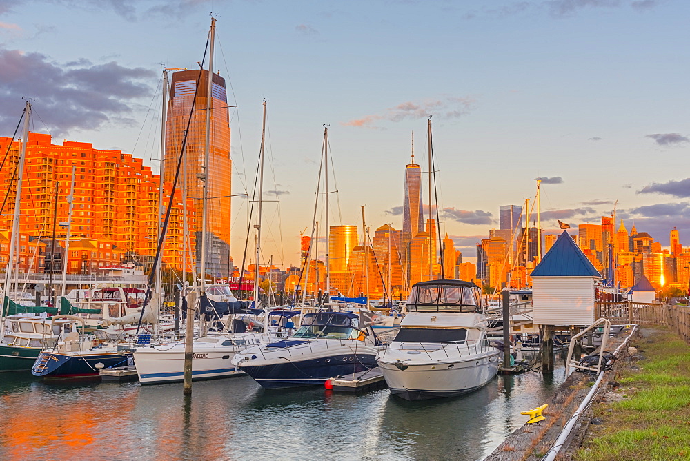 Paulus Hook, Morris Canal Basin, Liberty Landing Marina, New York skyline of Manhattan, Lower Manhattan and World Trade Center, Freedom Tower beyond, Jersey City, New Jersey, United States of America, North America