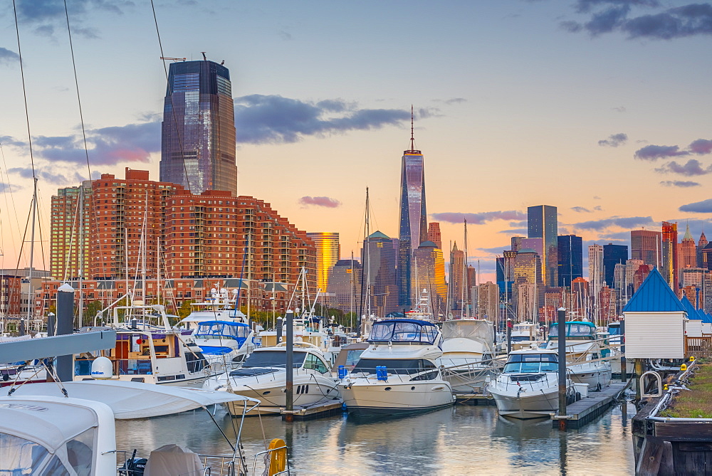 Paulus Hook, Morris Canal Basin, Liberty Landing Marina, with New York skyline of Manhattan, Lower Manhattan and World Trade Center, Freedom Tower beyond, Jersey City, New Jersey, United States of America, North America