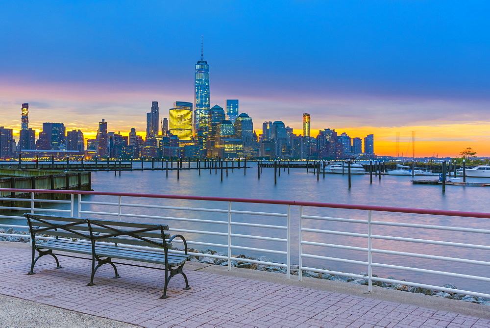 New York skyline of Manhattan, Lower Manhattan and World Trade Center, Freedom Tower across Hudson River from Harismus Cover, Newport, New Jersey, United States of America, North America