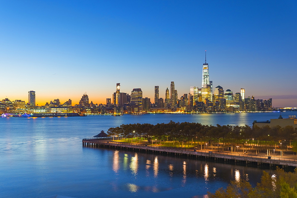 Manhattan, Lower Manhattan and World Trade Center, Freedom Tower in New York across Hudson River overlooking Pier A Park, Hoboken, New Jersey, United States of America, North America