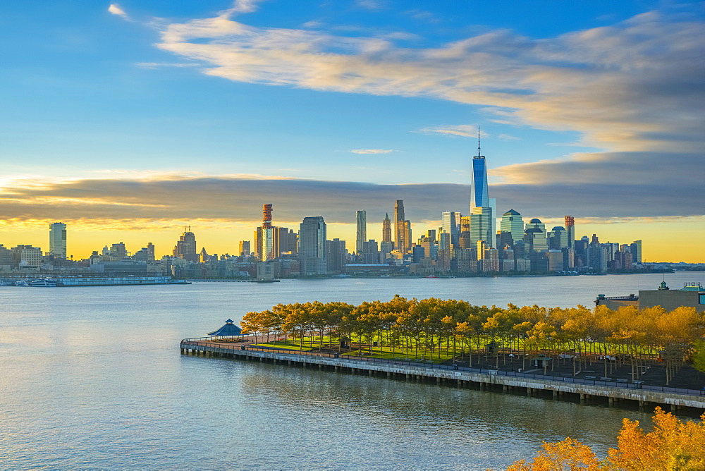 Manhattan, Lower Manhattan and World Trade Center, Freedom Tower in New York across Hudson River overlooking Pier A Park, Hoboken, New Jersey, United States of America, North America