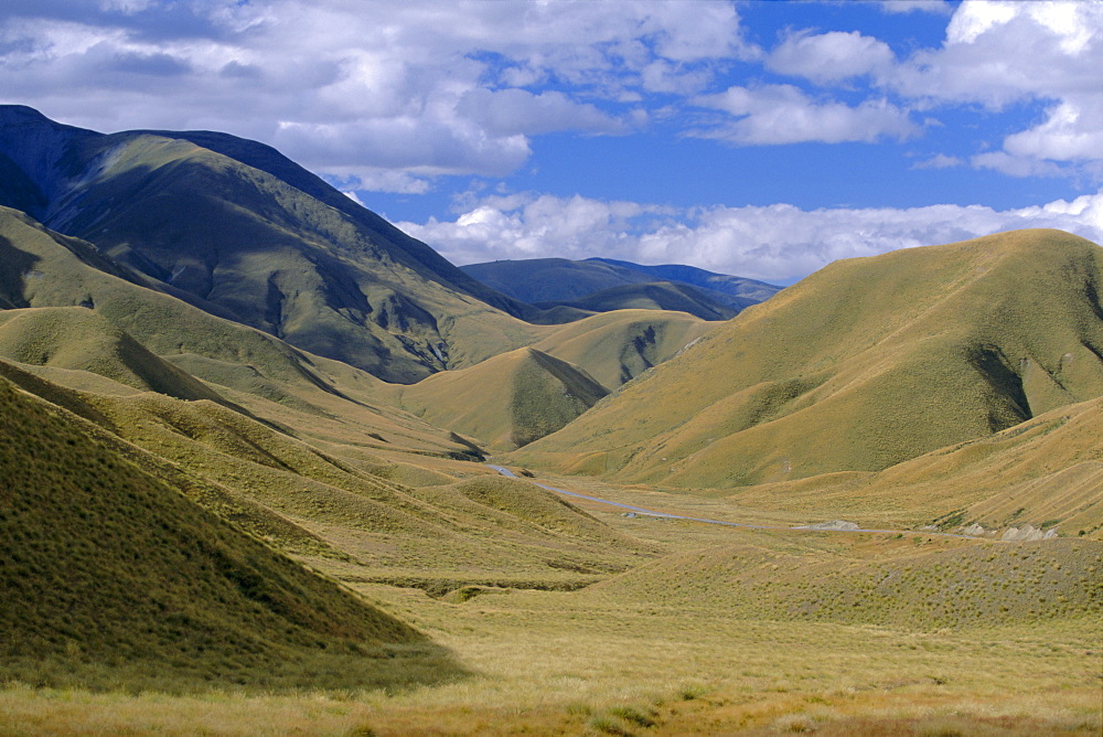 Lindis Pass, the point where Highway 8 crosses from Waitaki District into the Lindis River Valley, north Otago, South Island, New Zealand, Pacific