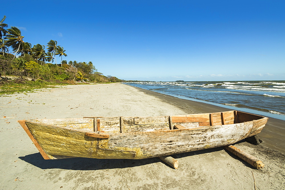 Fishing boat on popular windy Playa Santa Domingo near Altagracia on the east coast, Omotepe Island, Lake Nicaragua, Nicaragua, Central America