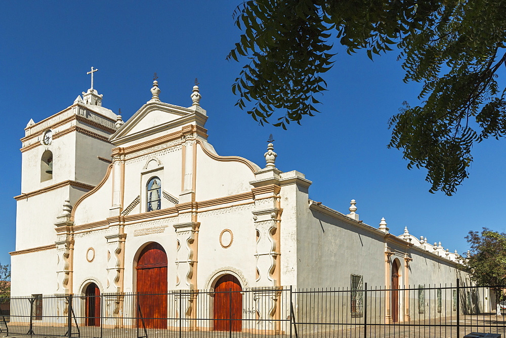 Parroquia de La Asuncion dating from 1750, late baroque church in the Parque Central near the Mercado Artesanias market, Masaya, Nicaragua, Central America