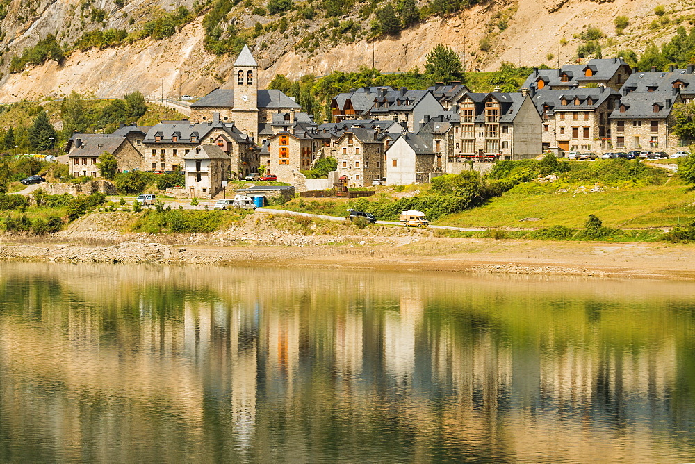 Lanuza village, abandoned after a dam created Lake Lanuza, now rebuilt, Sallent de Gallego, Pyrenees, Huesca Province, Spain, Europe