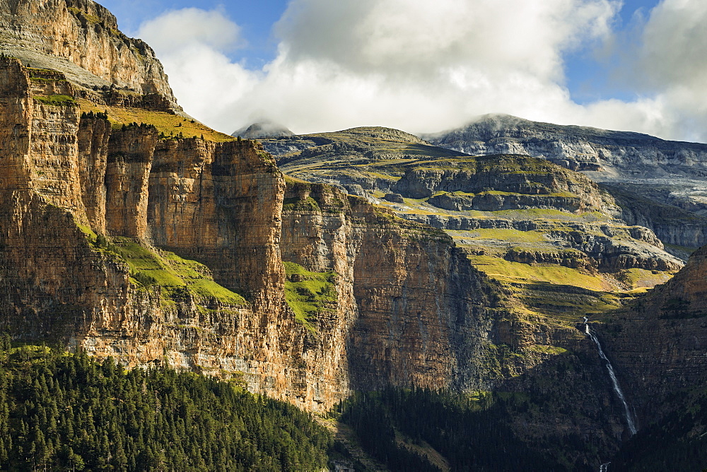 Walls of Punta Gallinero and Cotatuero cascade on the Ordesa Valley's northern rim, Ordesa National Park, Pyrenees, Aragon, Spain, Europe