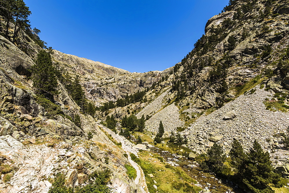 View of the Rio Caldares valley head by the hiking trail north of Banos de Panticosa, Panticosa, Pyrenees, Huesca Province, Spain, Europe