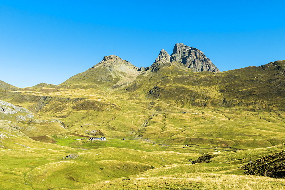 The 2885m Pic du Midi d'Ossau mountain on the French side of the border with Spain, Col du Pourtalet Pass, Pyrenees, Huesca, Spain, Europe