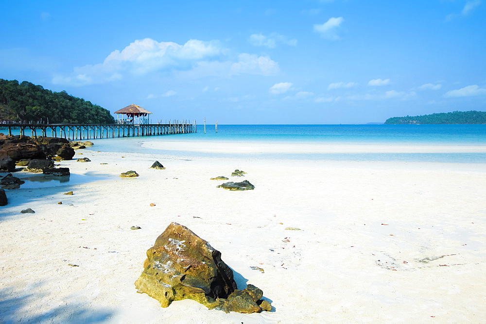 Beautiful white sand beach on this popular holiday island, Koh Rong Sanloem Island, Sihanoukville, Cambodia, Indochina, Southeast Asia, Asia