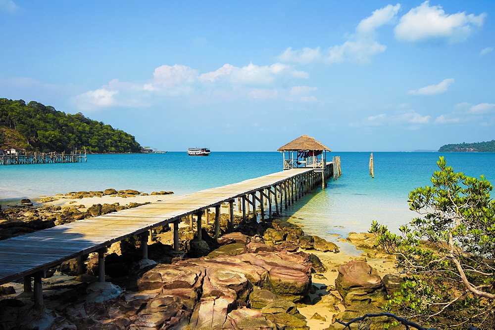 Pier at the beautiful white sand beach on this holiday island, Saracen Bay, Koh Rong Sanloem Island, Sihanoukville, Cambodia, Indochina, Southeast Asia, Asia