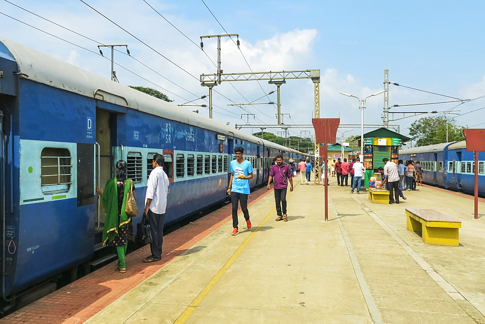 Railway train at Shoranur Junction station, connects north to Goa, south to Kochi, and east to Bangalore, Shoranur, Palakkad, Kerala, India, Asia