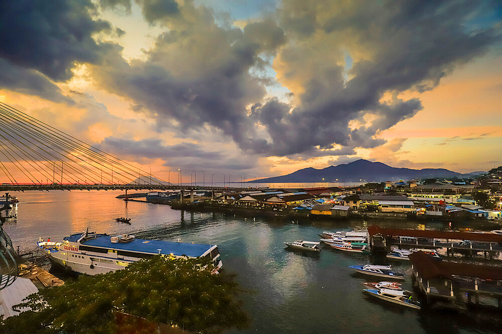 Manado port and Soekarno Bridge at sunset in the provincial capital of Sulawesi's far north, Manado, North Sulawesi, Indonesia, Southeast Asia, Asia