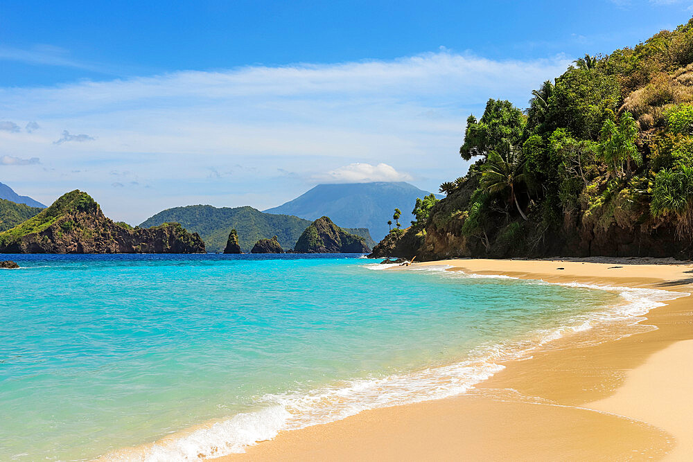 Lovely Mahoro Island beach with Masare and Karangetang volcano beyond, Mahoro, Siau, Sangihe Archipelago, North Sulawesi, Indonesia, Southeast Asia, Asia