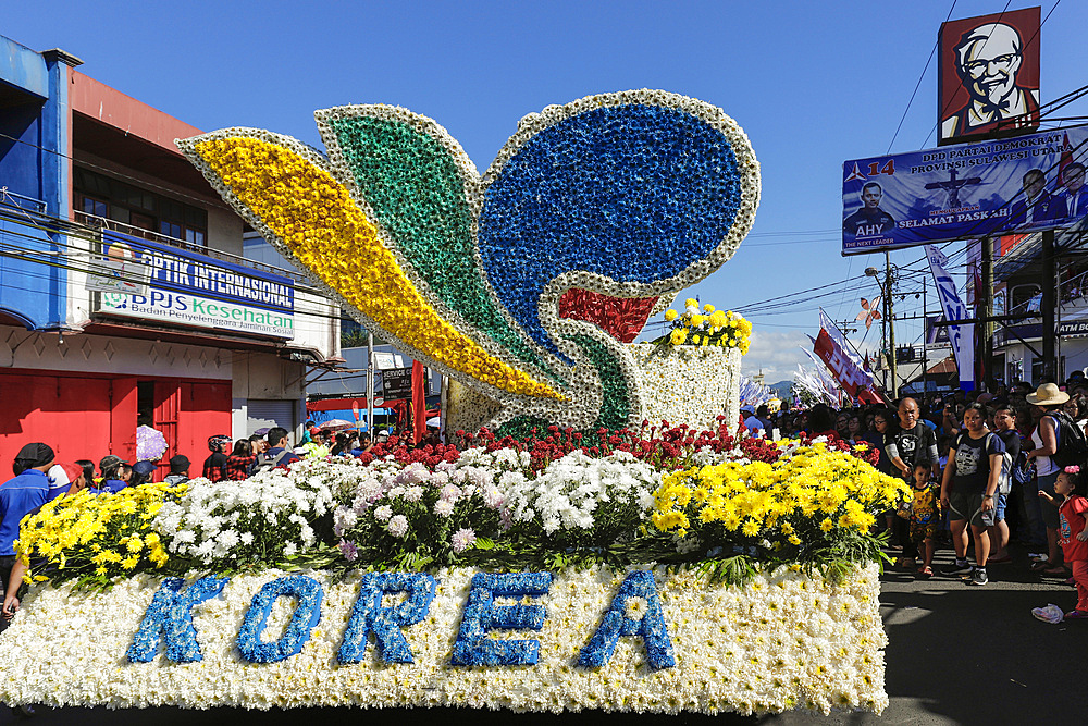 Korea float at the annual Tomohon International Flower Festival parade in city that is the heart of national floriculture, Tomohon, North Sulawesi, Indonesia, Southeast Asia, Asia