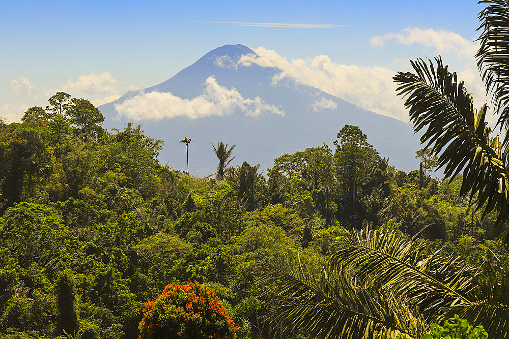 Mount Soputan, an active 1785m stratovolcano that can produce pyroclastic flows and ash clouds, SW of Tomohon, Gunung Soputan, Tomohon, North Sulawesi, Indonesia, Southeast Asia, Asia