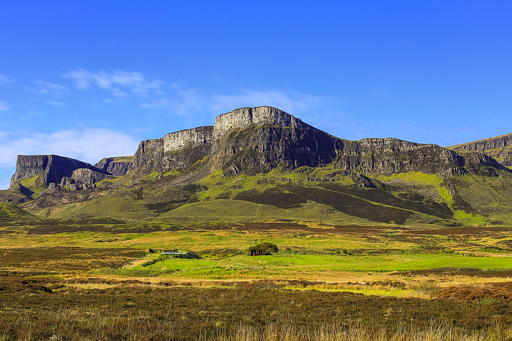 The Trotternish Ridge north of the Quiraing, a major geological feature of lava flows over Jurassic sediments, a major scenic attraction in the far north east of the island, Flodigarry, Trotternish Peninsula, Skye, Inner Hebrides, Scotland, United Kingdom, Europe