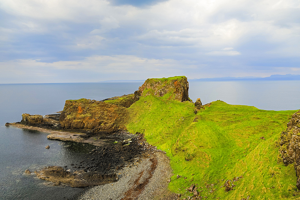 Brothers' Point (Rubha nam Brathairean) easternmost point of the Trotternish, known for footprints of large plant-eating Jurassic Saurapod dinosaurs on the shore, Brothers' Point, Trotternish Peninsula, Skye, Inner Hebrides, Scotland, United Kingdom, Europe