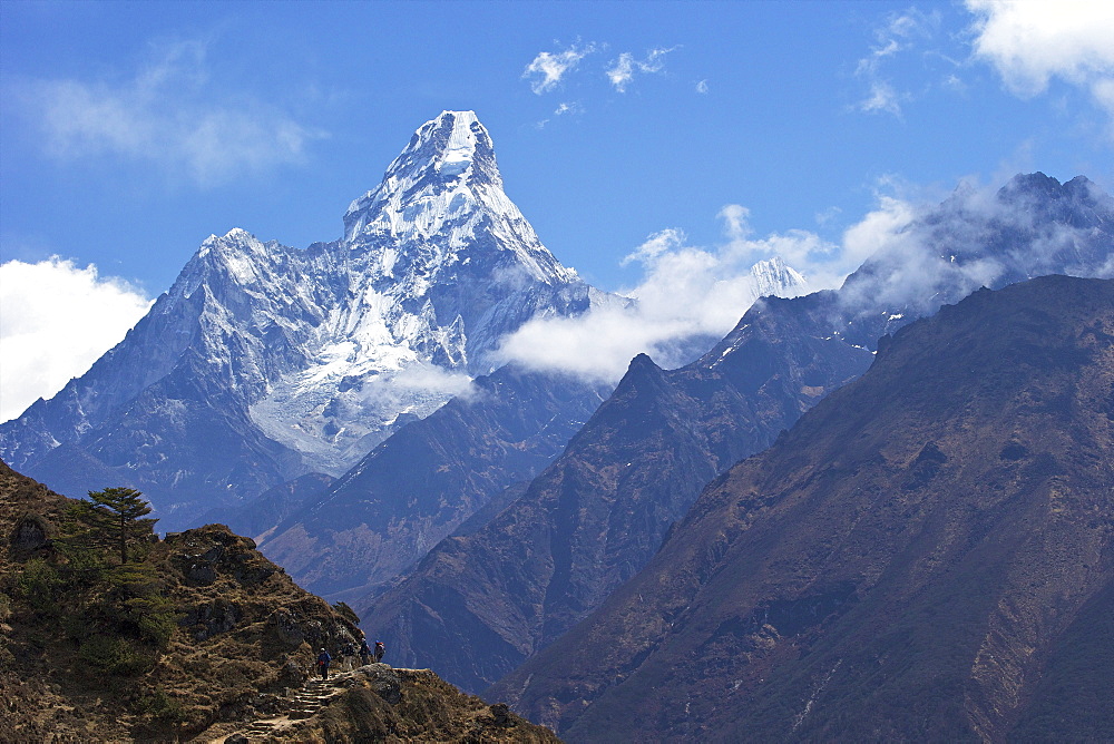 Ama Dablam from trail between Namche Bazaar and Everest View Hotel, Nepal, Himalayas, Asia