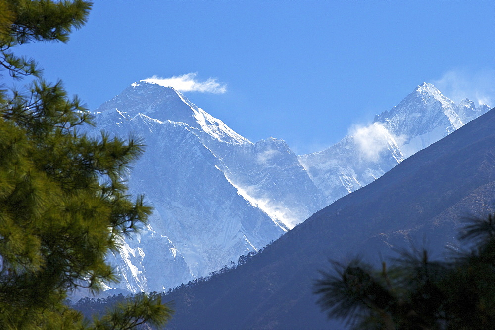 View to Mount Everest and Lhotse from the trail near Namche Bazaar, Nepal, Himalayas, Asia